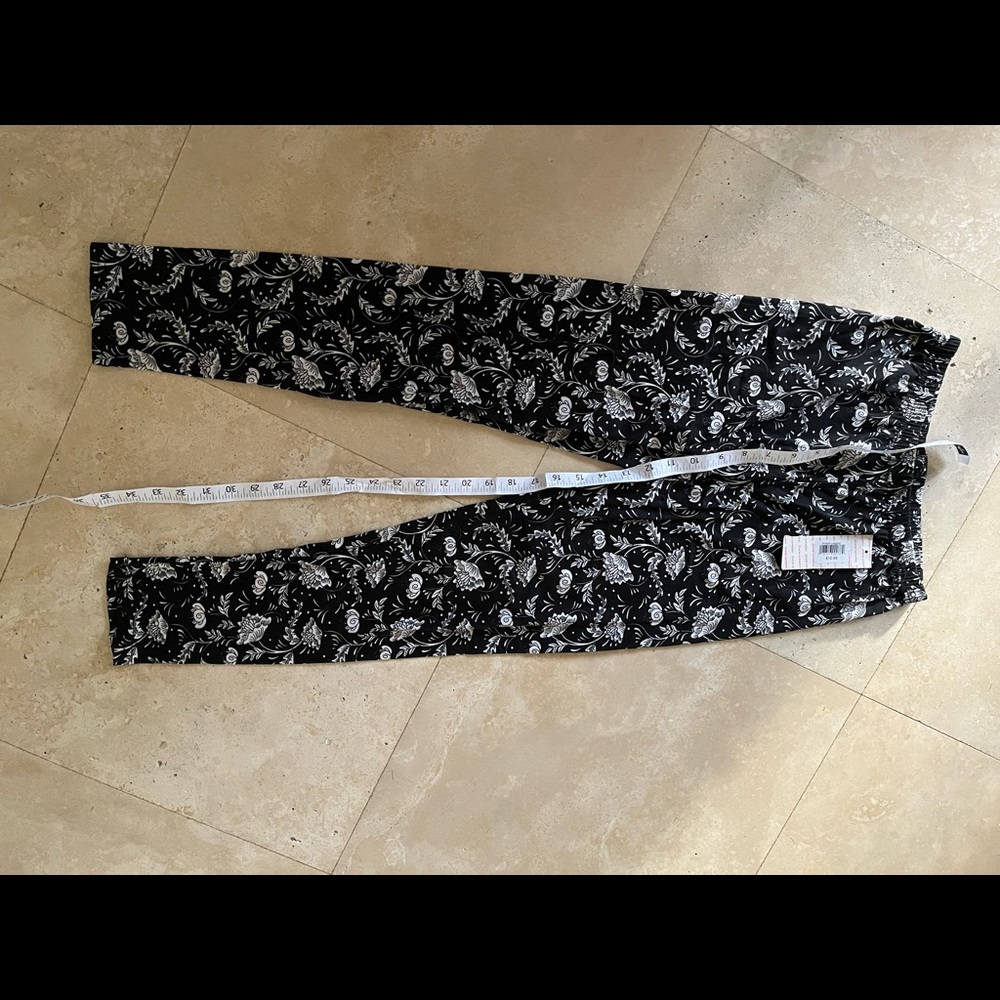 NWT Chrome B&W Floral Leggings Size M - Picture 5 of 6